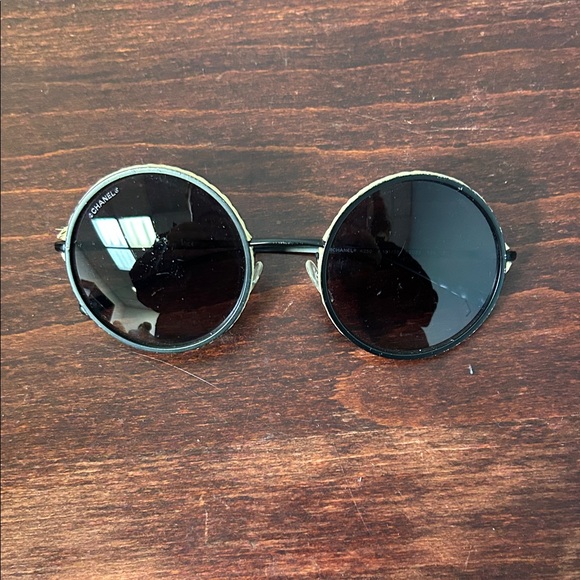 CHANEL Black Round Sunglasses - Picture 1 of 4